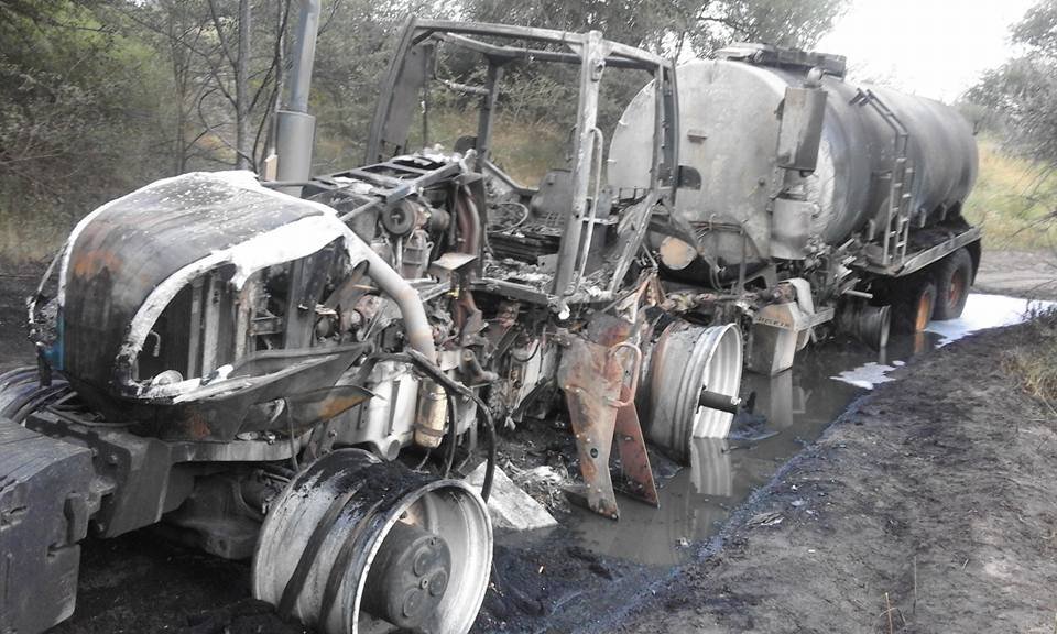 Экологический скандал под Днепром: трактор птицефабрики подожгли коктейлями Молотова 2