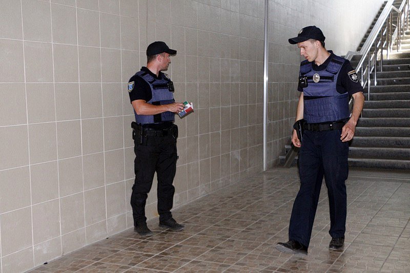 Стрельба в подземном переходе на Калиновой: пострадал полицейский 6