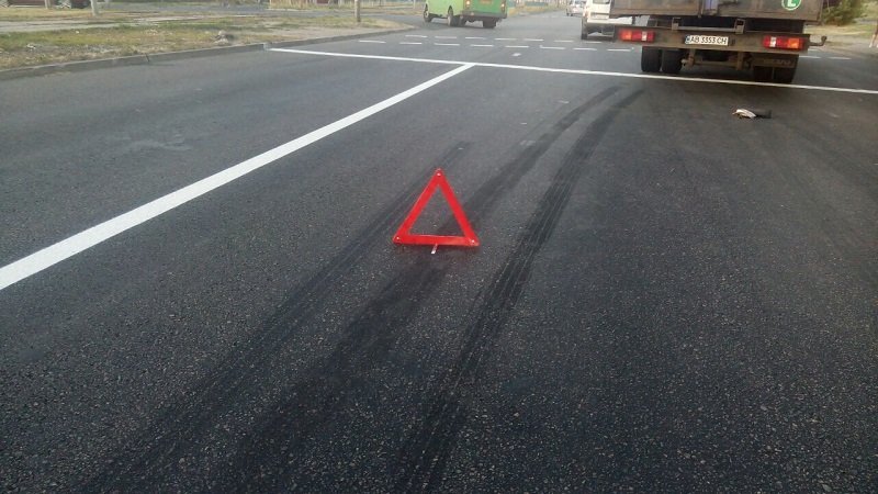 ДТП на Донецком шоссе: дорогу не поделили Opel и фура Volvo 2