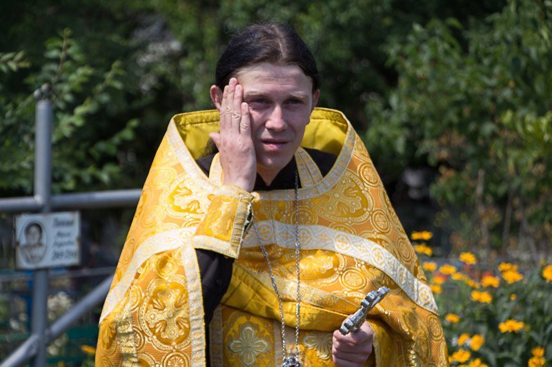 Огромная колонна автомобилей: таксисты Днепра попрощались с погибшей коллегой 3