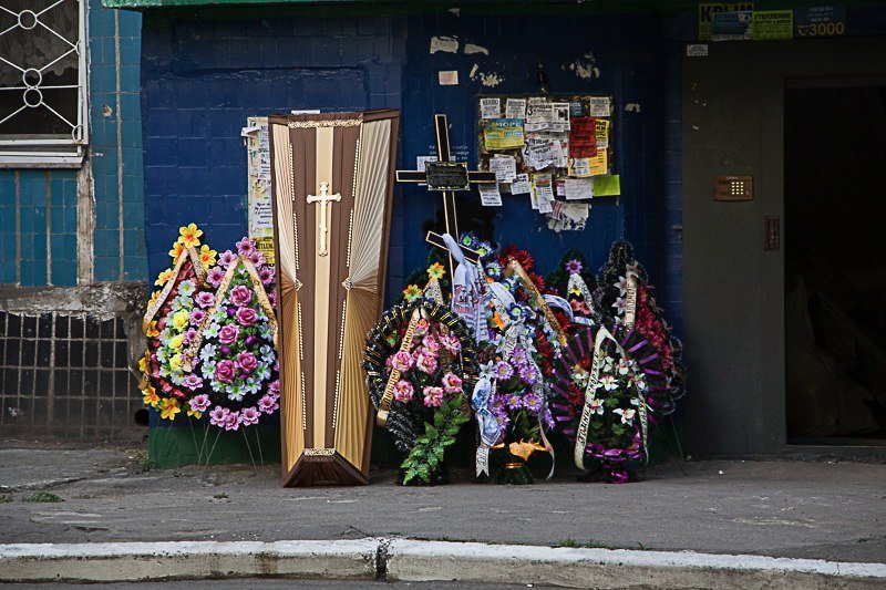 Огромная колонна автомобилей: таксисты Днепра попрощались с погибшей коллегой 6