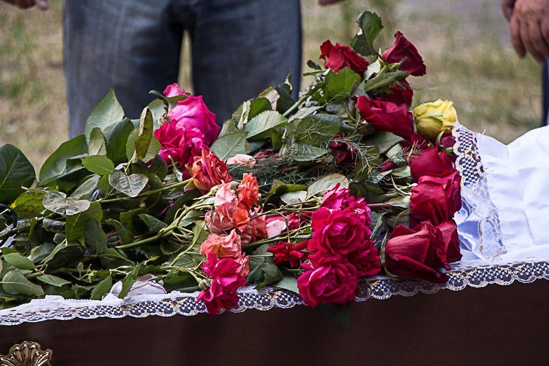 Огромная колонна автомобилей: таксисты Днепра попрощались с погибшей коллегой 7