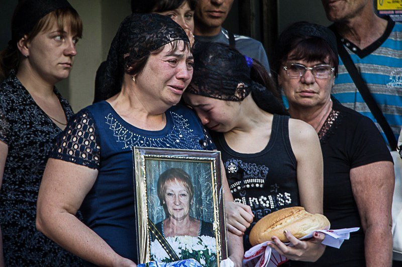 Огромная колонна автомобилей: таксисты Днепра попрощались с погибшей коллегой 9