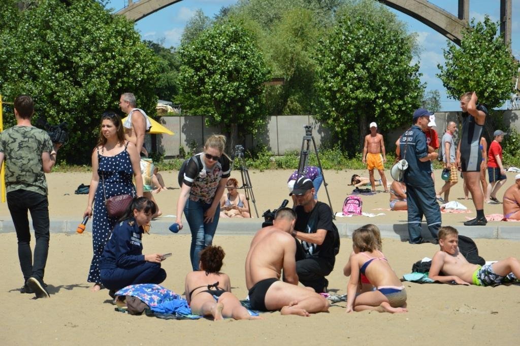 В Днепре спасатели и волонтеры напомнили горожанам о безопасности на воде 2