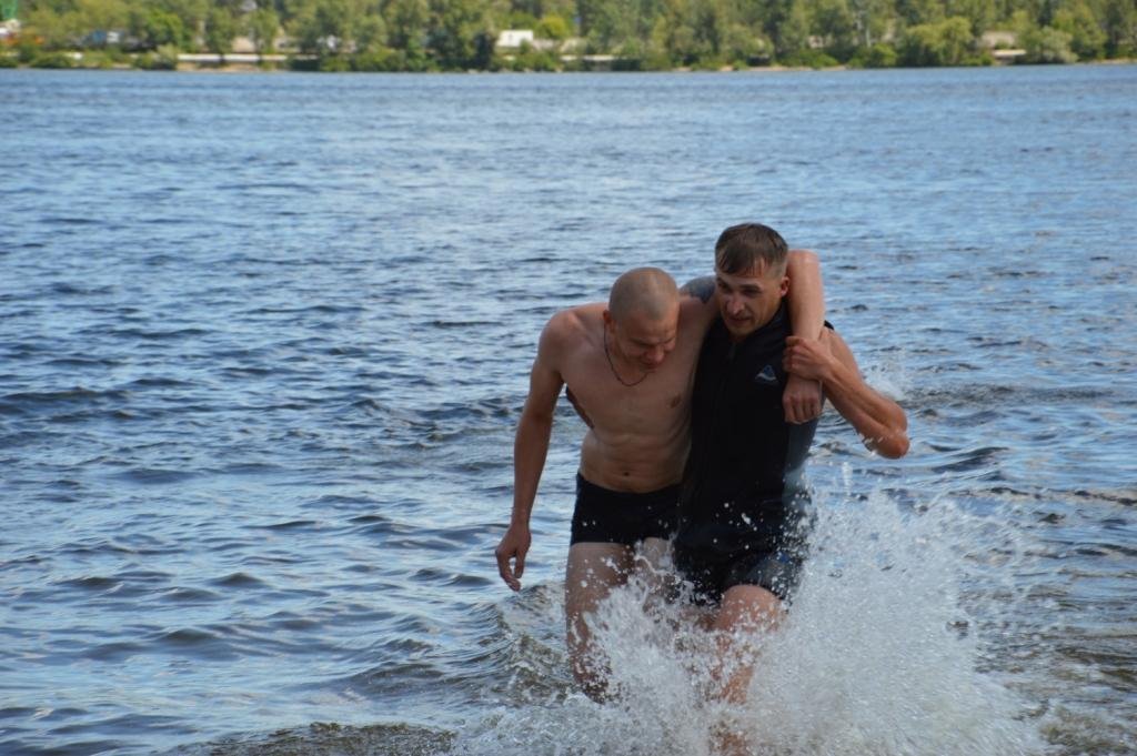 В Днепре спасатели и волонтеры напомнили горожанам о безопасности на воде 5
