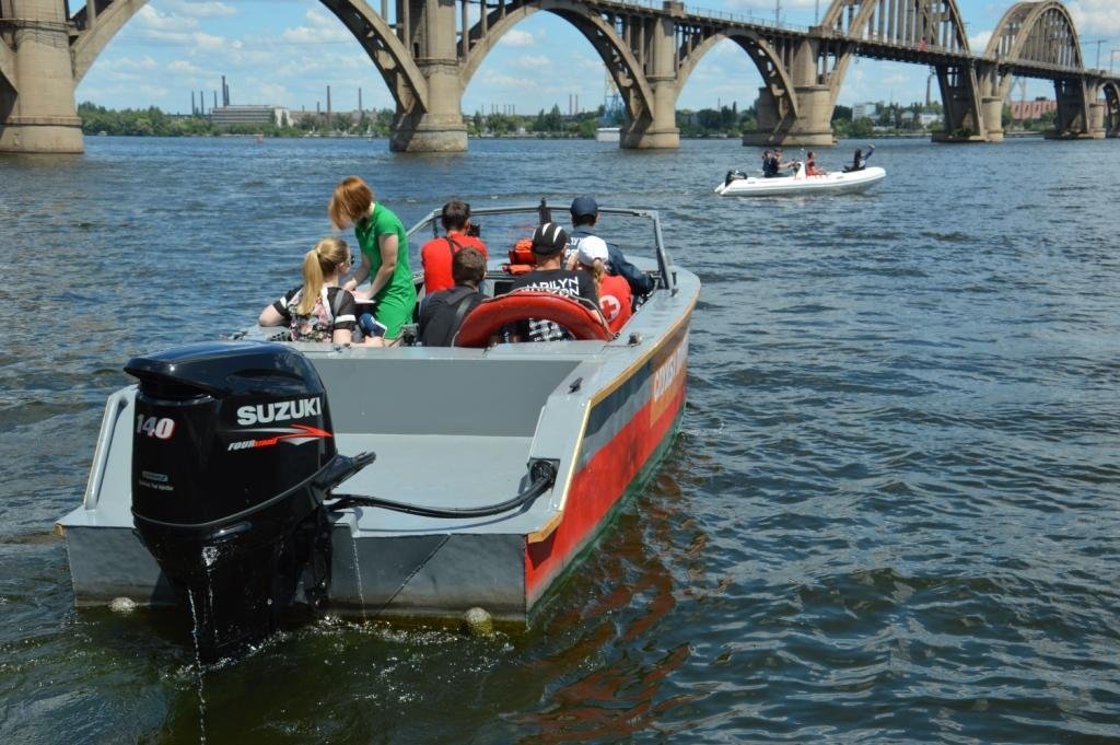 В Днепре спасатели и волонтеры напомнили горожанам о безопасности на воде 8
