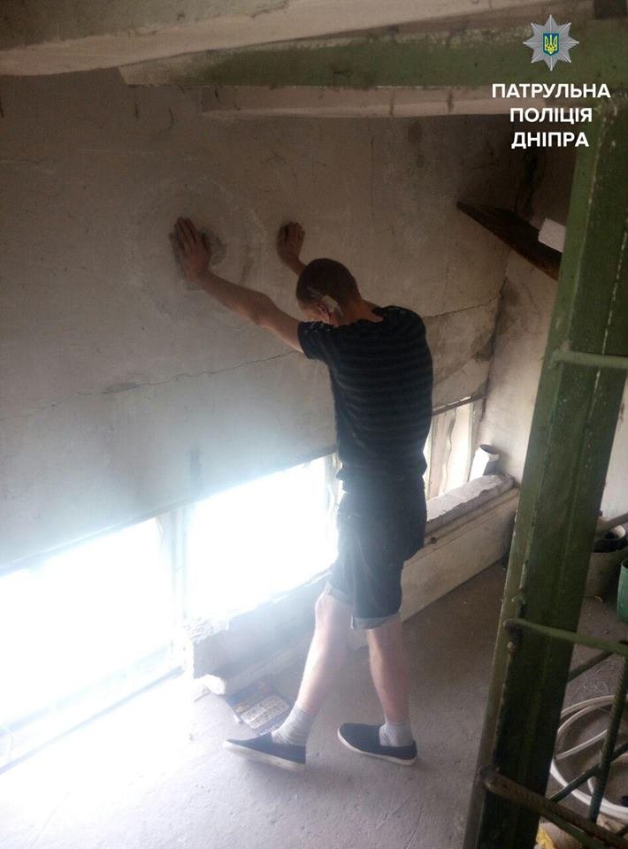 На Тополе жители многоэтажки чуть не лишились лифта 3