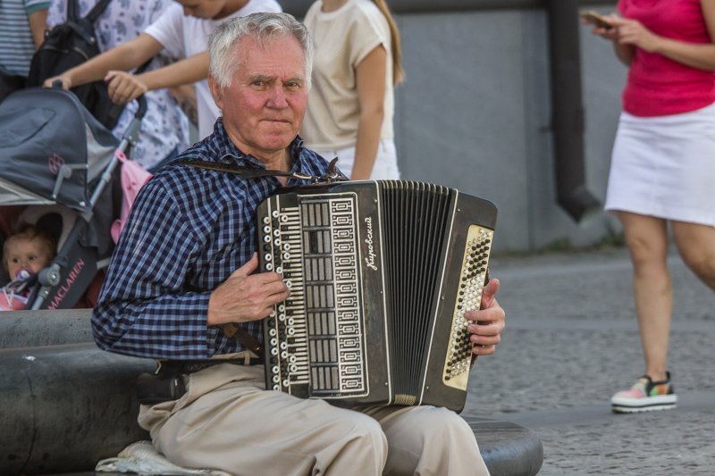 Информатор вышел «на охоту» в Днепре: ищите себя на фотографиях 13