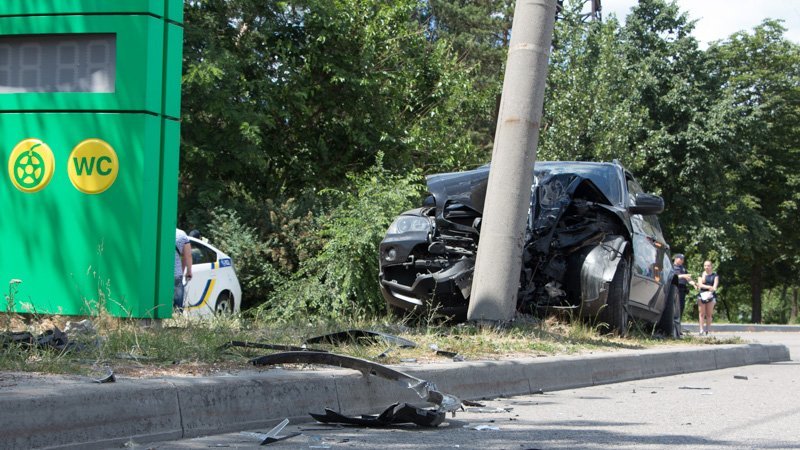 ДТП на Набережной возле WOG: столкнулись BMW и Honda, пострадали две беременные женщины 6