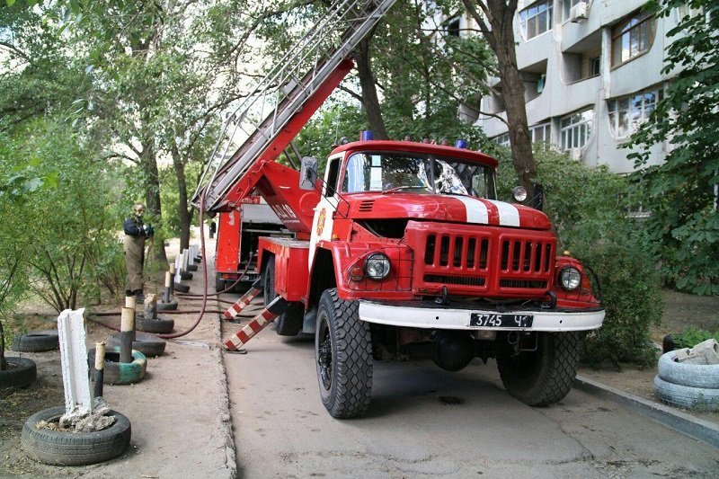 На проспекте Героев горел балкон многоэтажки 3