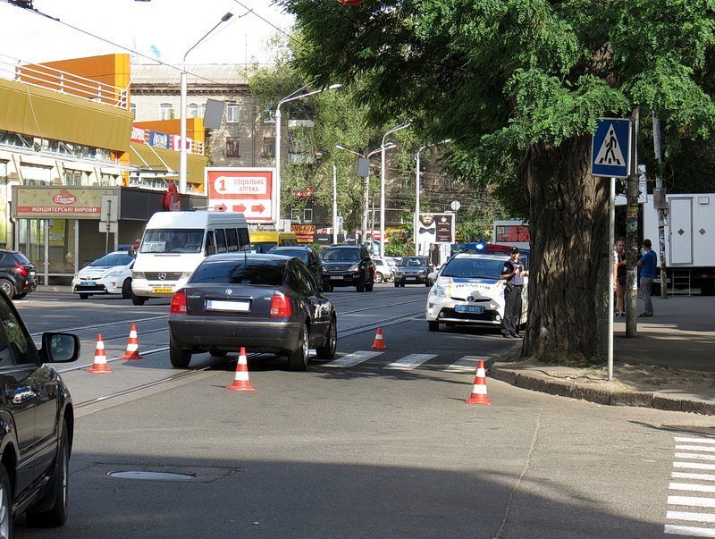 Возле Нагорки Volkswagen сбил девушку на пешеходном переходе 1