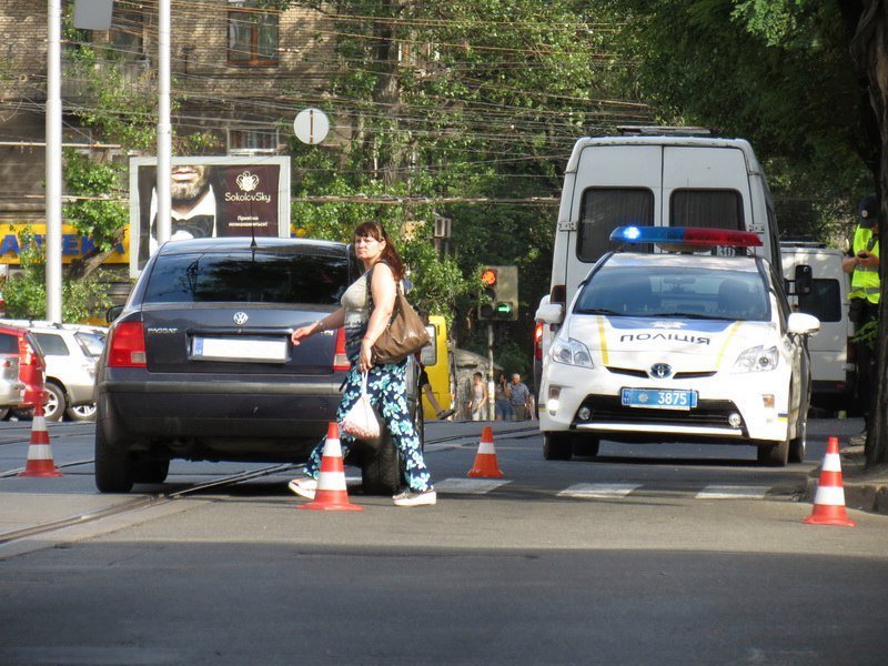 Возле Нагорки Volkswagen сбил девушку на пешеходном переходе 3