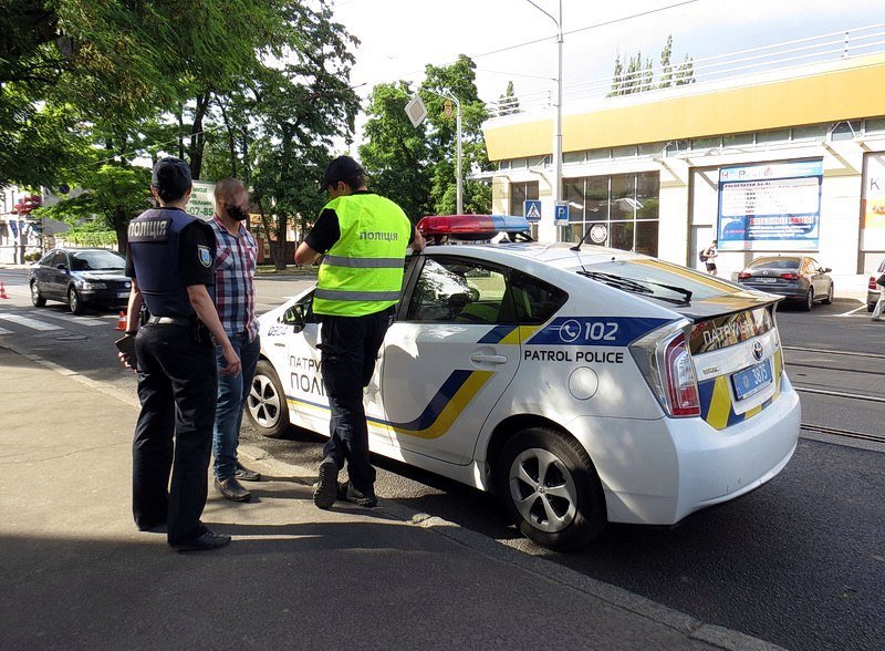 Возле Нагорки Volkswagen сбил девушку на пешеходном переходе 4