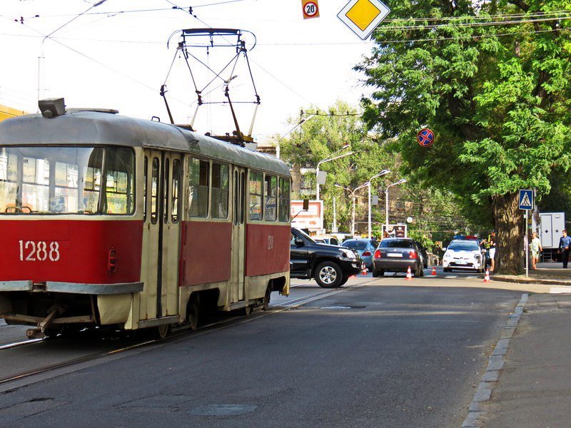 Возле Нагорки Volkswagen сбил девушку на пешеходном переходе 5