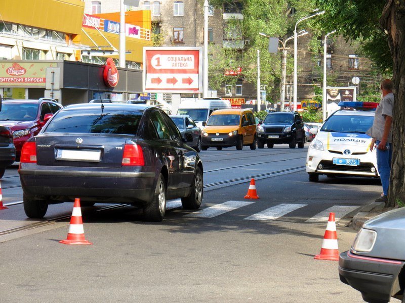 Возле Нагорки Volkswagen сбил девушку на пешеходном переходе 6