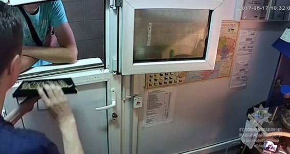 Ограбление и стрельба в полицейского: в Днепре раскрыли преступление 2