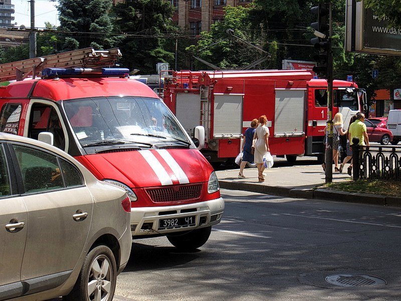 Пожарные и сирена: что происходило в Торговом доме Library 1