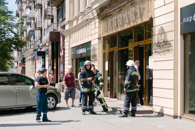 Пожарные и сирена: что происходило в Торговом доме Library 5