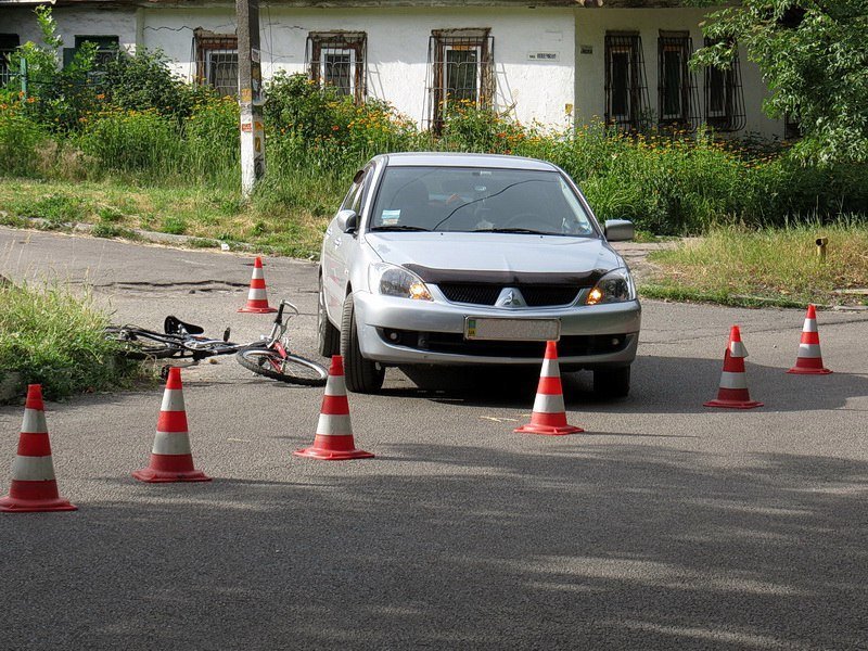 ДТП на Философской: подросток на велосипеде врезался в автомобиль 1