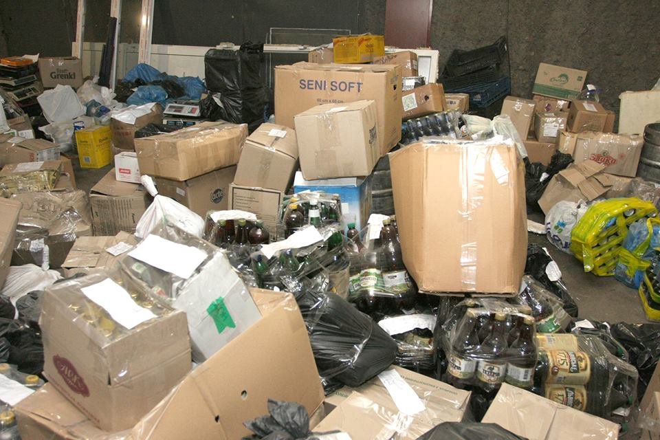 За месяц в Днепре изъяли 3 тысячи литров контрафактного алкоголя и 6 тысяч пачек безакцизных сигарет 3