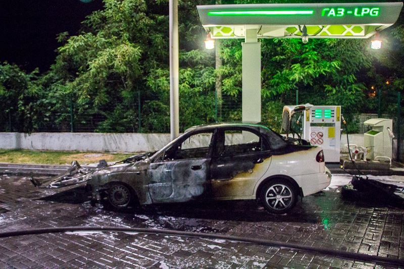 Восстановлению не подлежит: на заправке ОККО дотла сгорел Daewoo Lanos 1
