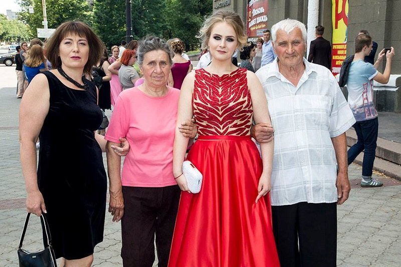 Танцы, слезы и красивые платья: как в Днепре прошли выпускные вечера 5