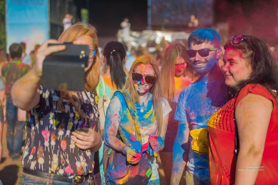KolirFest на Набережной Днепра: ищите себя на фотографиях 3