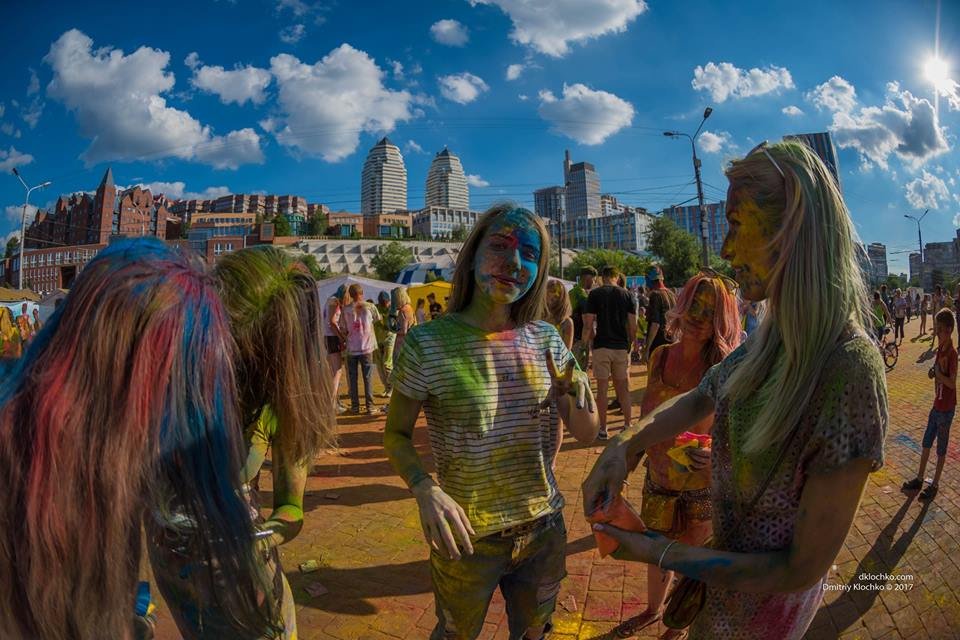 KolirFest на Набережной Днепра: ищите себя на фотографиях 11