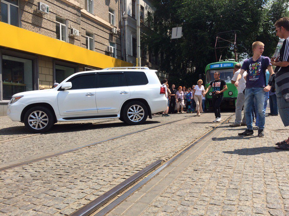 Получи ответ: почему остановились трамваи в центре Днепра 1