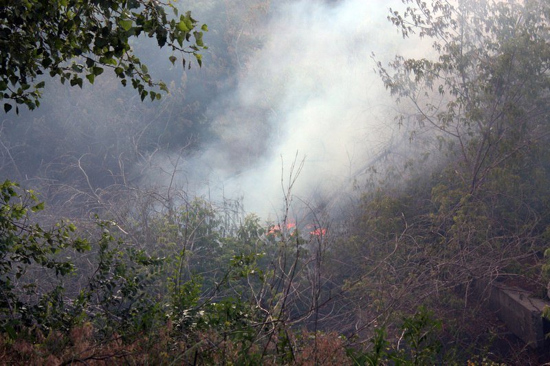Огонь и много дыма: что горело возле Амурского моста 2