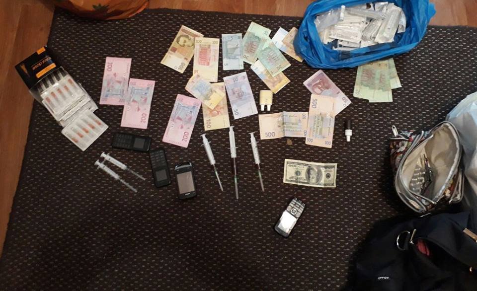 25 тысяч гривен в день: в Днепре женщина занималась продажей опия 1