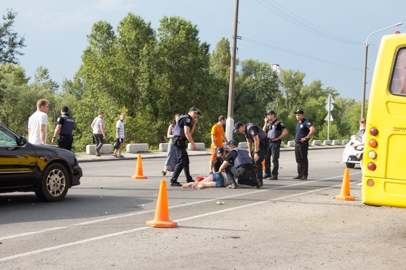 Страшное ДТП на Новом мосту: инвалид сбил 13-летнюю девочку 5