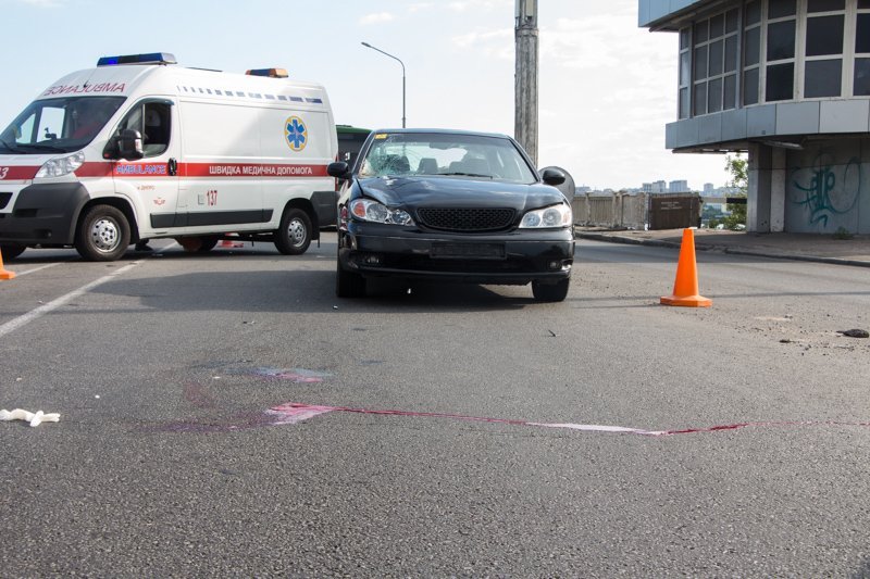 Страшное ДТП на Новом мосту: инвалид сбил 13-летнюю девочку 10