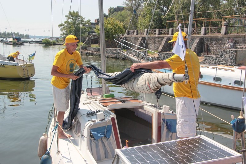 500 километров по воде: в Днепре стартовала недельная регата "Козацький шлях" 12