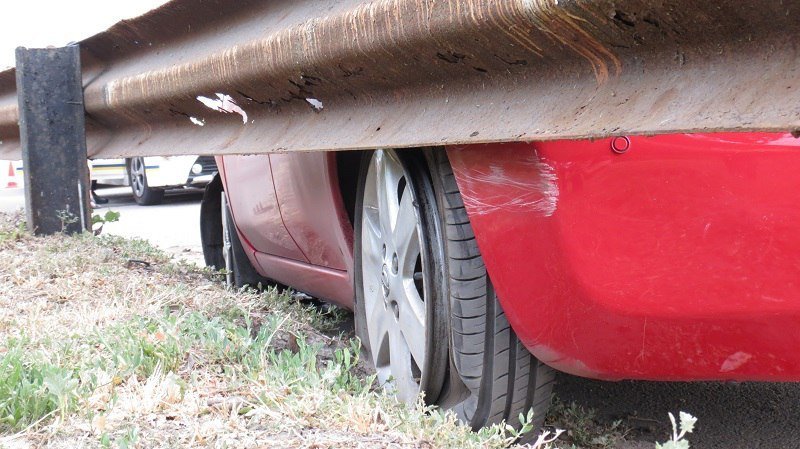 ДТП на Запорожском шоссе: от удара Nissan развернуло в обратном направлении 2