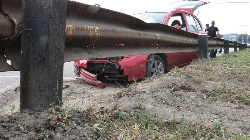 ДТП на Запорожском шоссе: от удара Nissan развернуло в обратном направлении 3