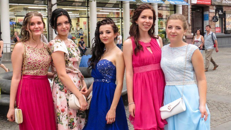 Концерты, пляжи и конкурсы: как в Днепре в разных районах города празднуют День Конституции 14