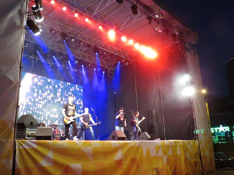 На Фестивальном причале прошел бесплатный концерт "ДнiпроРок" 2