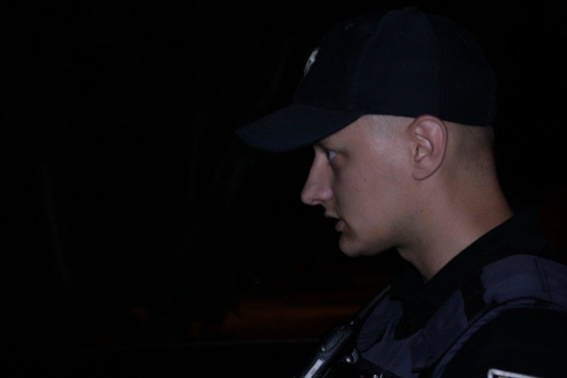 Погоня и разбитое зеркало полицейского авто: водителя задержали при сопротивлении 5
