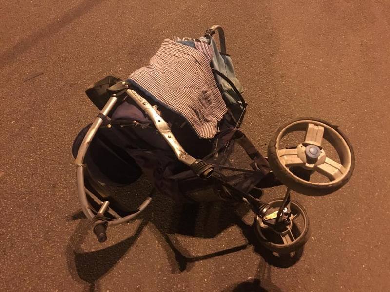 На Слобожанском проспекте сбили коляску с ребенком: полиция разыскивает водителя 1