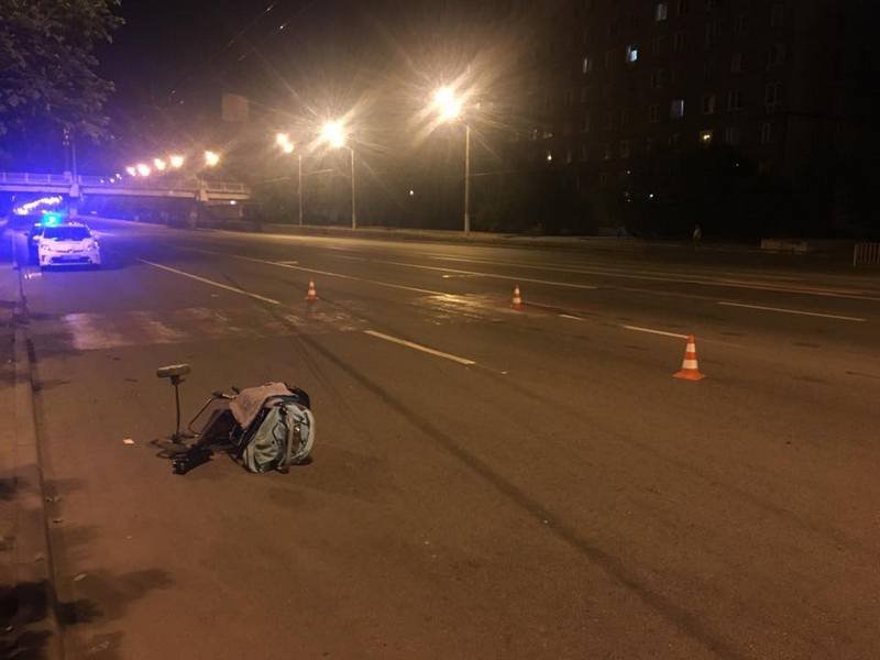 На Слобожанском проспекте сбили коляску с ребенком: полиция разыскивает водителя 6