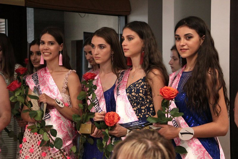 Горячие девушки в сексуальных купальниках: в Днепре выбрали "Мисс Центральная Украина" 15