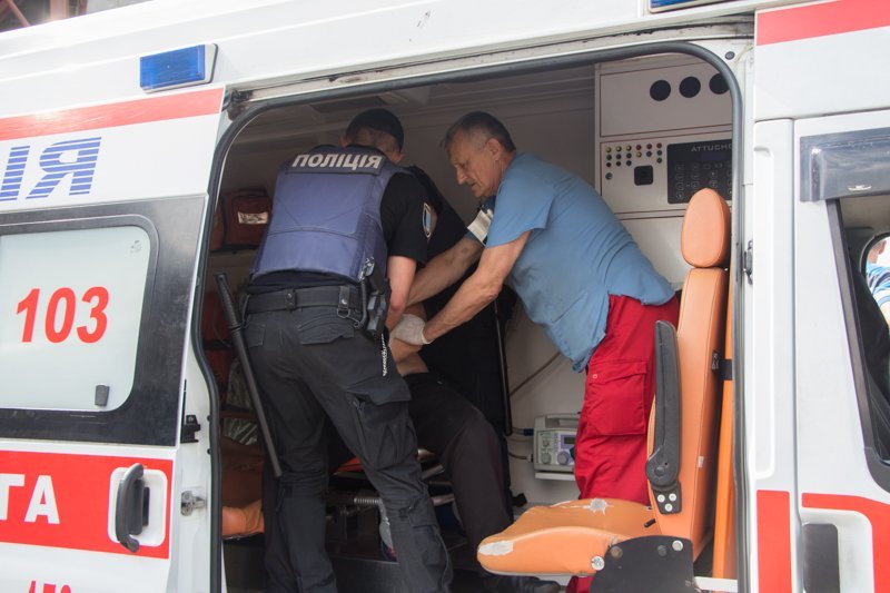 Девушка в нижнем белье делала покупки в Караване и другие "фрики", которые удивили Днепр 3