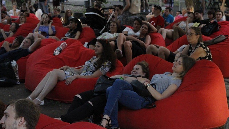 В парке Глобы под открытым небом показали фильм "Завтрак у Тиффани" 4