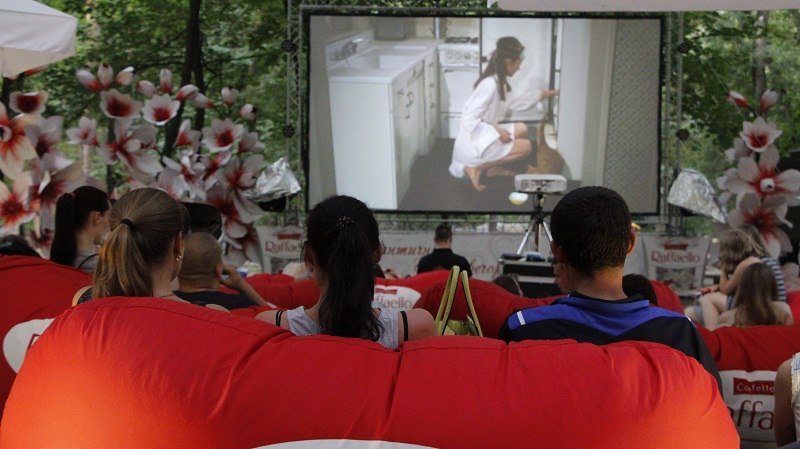 В парке Глобы под открытым небом показали фильм "Завтрак у Тиффани" 7