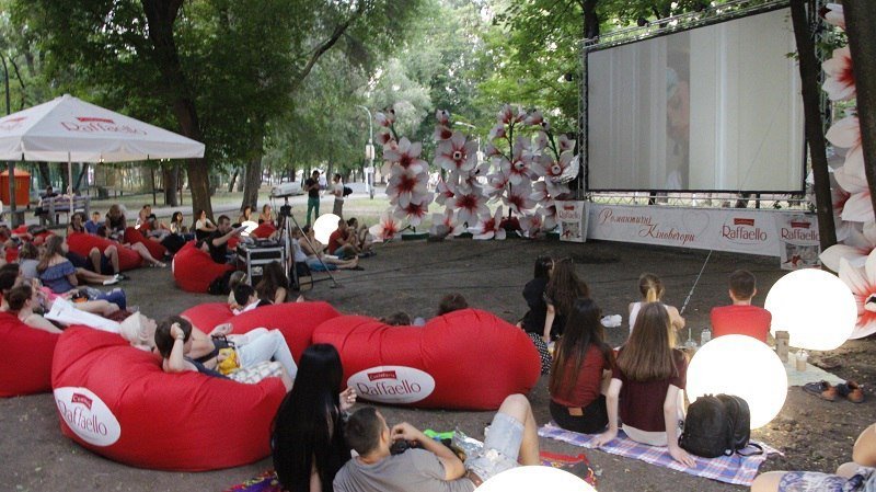 В парке Глобы под открытым небом показали фильм "Завтрак у Тиффани" 8