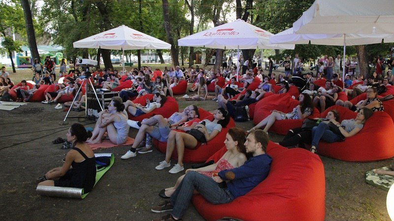 В парке Глобы под открытым небом показали фильм "Завтрак у Тиффани" 11