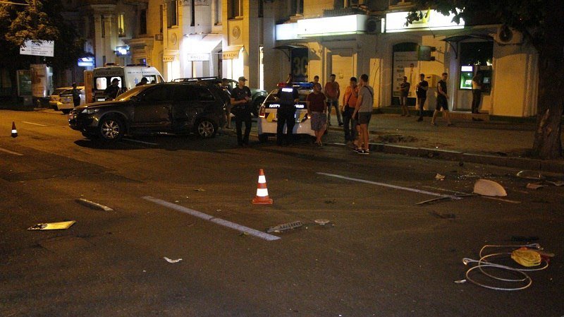 Молодежь за рулем: в ДТП на Яворницкого столкнулись Mitsubishi и Volkswagen 1