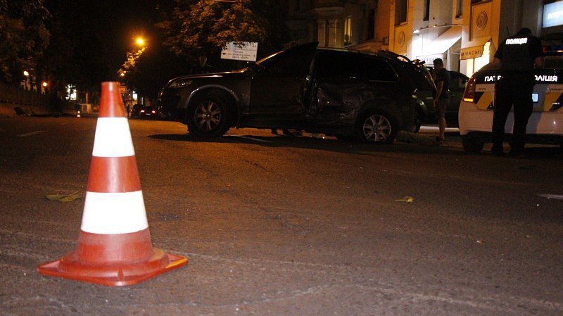 Молодежь за рулем: в ДТП на Яворницкого столкнулись Mitsubishi и Volkswagen 4