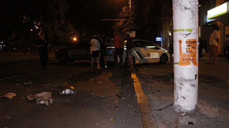 Молодежь за рулем: в ДТП на Яворницкого столкнулись Mitsubishi и Volkswagen 5